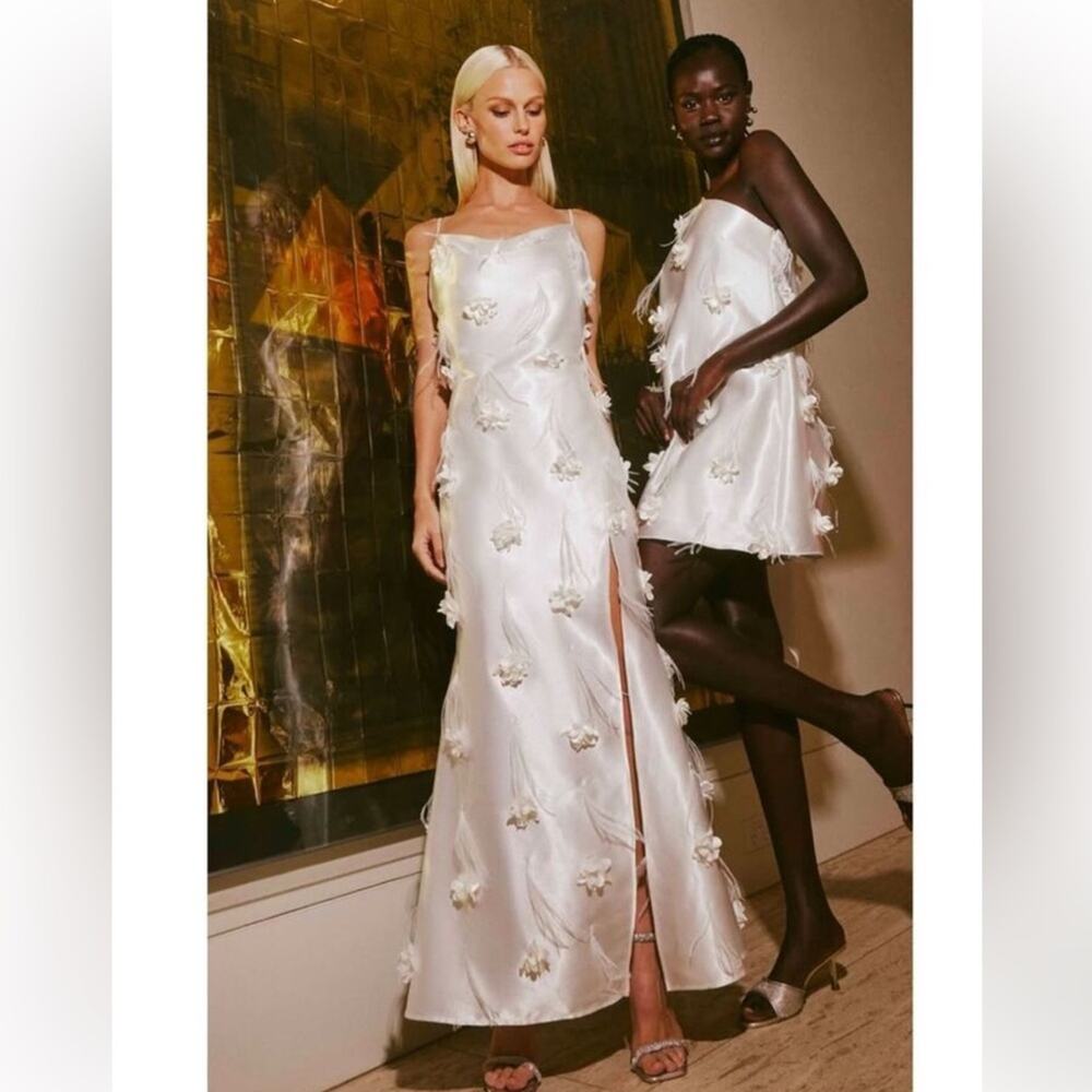 elliatt lunaria ivory white satin 3d floral & feather applique maxi dress medium